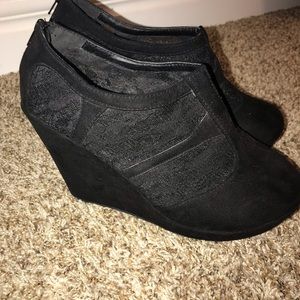 Black wedges heels